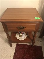 SIDE TABLE WITH DRAWER