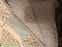QUILT WITH UNFINISHED EDGES