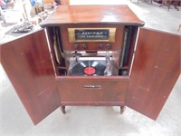 Vintage General Electric radio / record player