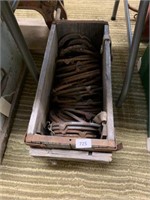 LARGE QTY OF HORSE SHOES IN TIMBER BOX (40)