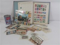Collection de timbres postaux avec album