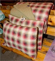 Queen bed spread & pillows 3 pcs