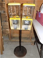 Curtis 25 Cent Gum Ball Machine On Stand with Keys