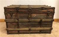 ANTIQUE STEAMERS TRUNK