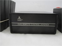 Atari 2600 avec manettes sans fil et 6 jeux