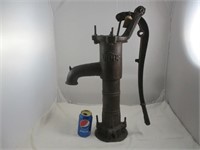 Pompe à eau vintage