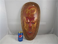Masque en bois exotique