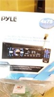 Stereo receiver. In dash with Bluetooth  wireless