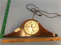 Electric powered wooden mantel clock Sessions, c.1