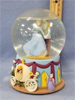 Snow globe Cinderella and prince 6"         (l 145