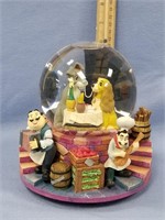 Snow globe Lady and the Tramp 7"         (l 145)