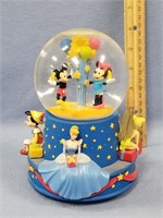 Snow globe Mickey and Minnie 7"         (l 145)