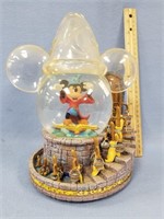 Snow globe Mickey Mouse 11" tall         (l 145)