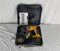 Dewalt Dw996 Hammer Drill W/ Case Battery & Charge