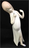 Lladro Figurine Of Girl