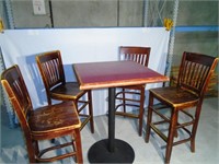 30x30 table with 4 Bar Stools