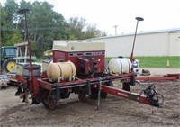 IH 800 4-Row, 38" Rows, Liquid Fertilizer