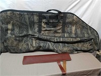 Bow case with quiver