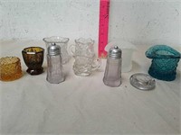 Group of vintage glassware includes salt dips
