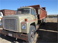 1975 Int. F1800 Truck with Manure Spreader Bed