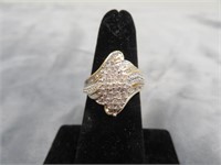 Womens 10kt Gold Ring with Diamonds