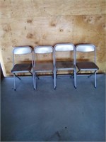 Set of 4 folDING chairs