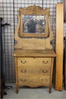 Oak dresser with twin mirror.  32"