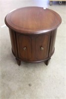 Round end table.  11"