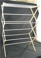 Collapsible clothing rack
