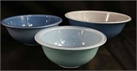 3 Pyrex mixing bowls