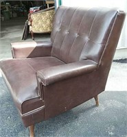 Vintage brown vinyl sitting chair