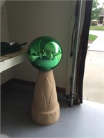 Gazing ball (green) with stand