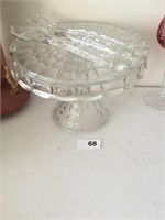 Cake stand with serving fork/spoon