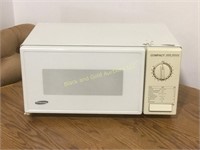 Smaller Samsung compact microwave