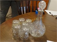 Starburst pattern Glass decanter w/ matching 6