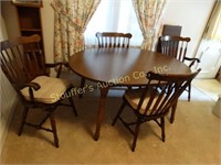 Maple dining room table 44"w x 59"L x 29.5" w/ 2