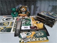 COLLECTION OF GREEN BAY PACKERS ITEMS -