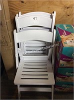 1 LOT FOLDING CHAIRS