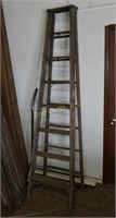8' Wooden Step Ladder