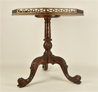 Henredon Chinese Chippendale Side Table