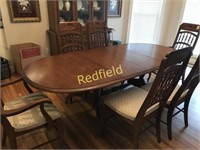 Nice Dining Table w/6 chairs