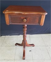 Mahogany Duncan Phyfe style table with drawer