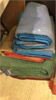 5 moving blankets with 1 drop cloth, (823)