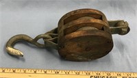 Wood and metal pulley        (i52)