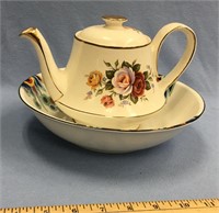 2 Pieces: really nice tea pot made in England Arth