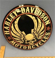 Harley Davidson embossed round sign        (g 22)