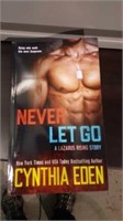 Never Let Go - book by Cynthia Eden