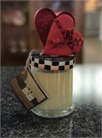 Roundtop Collection Candle w/ Heart Detail