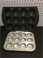 2 MUFFIN PANS