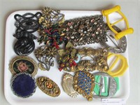 TRAY: VINTAGE BROOCHES
